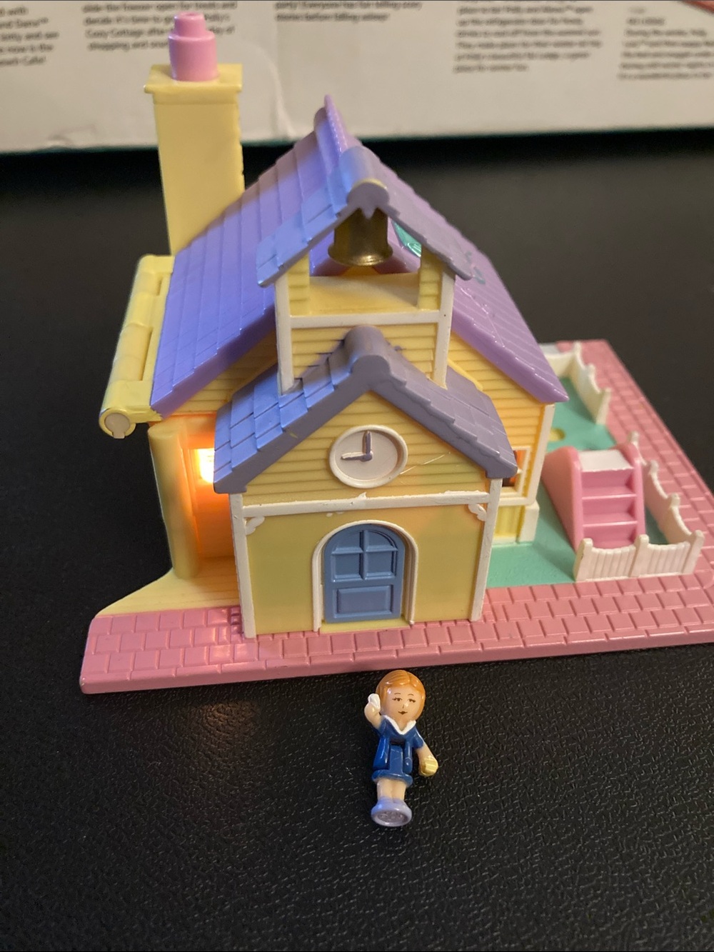 Blue Bird 90’s 1993 Polly pocket pollyville light up schoolhouse 11189 w/ figure